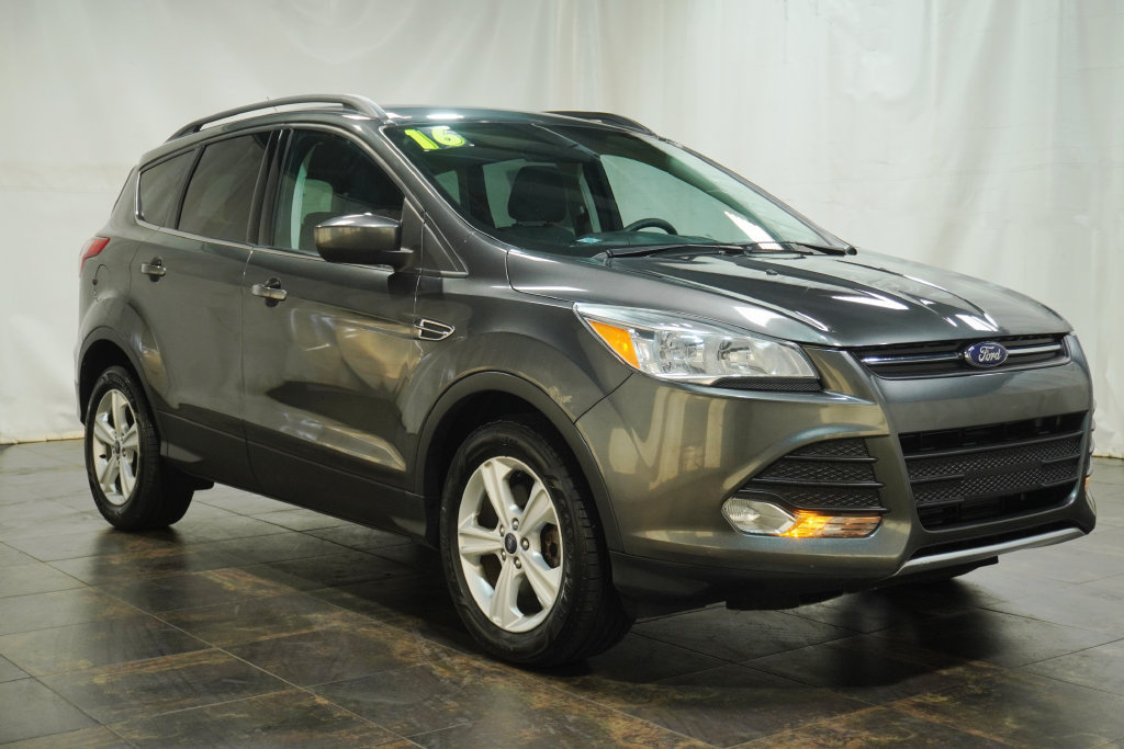 Used 2016 Ford Escape SE w/ Equipment Group 201A AWD/4WD image 1