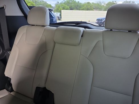 Certified 2022 Kia Telluride SX w/ Towing Package image 21