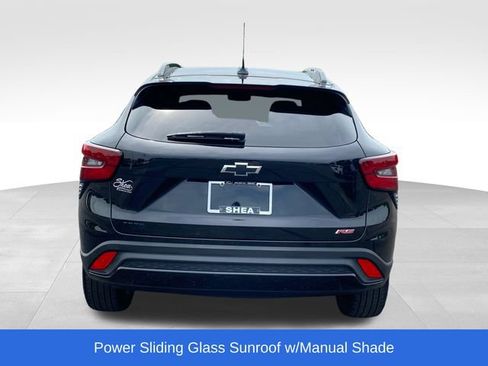 Used 2024 Chevrolet Trax RS w/ Sunroof Package FWD image 4