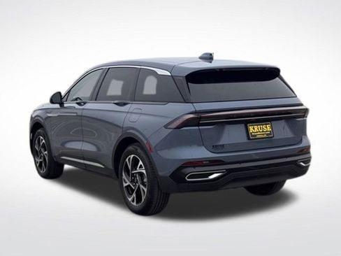 Used 2025 Lincoln Nautilus Premier AWD/4WD image 36