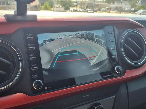 Used 2020 Toyota Tacoma TRD Off-Road AWD/4WD image 8
