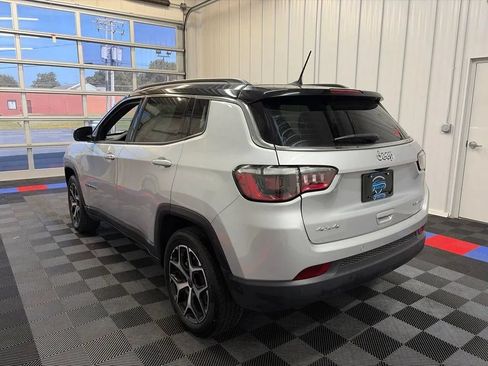 Used 2025 Jeep Compass Limited AWD/4WD image 5