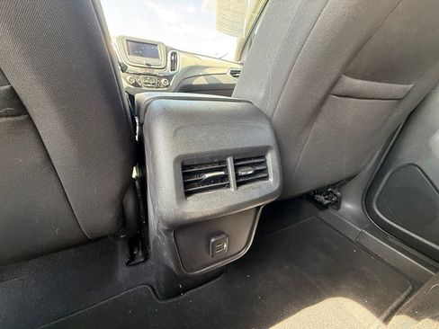Used 2021 Chevrolet Equinox LS FWD image 17