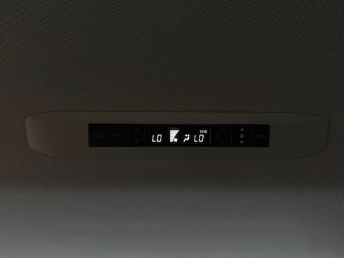Used 2026 Toyota Sienna XLE FWD image 17