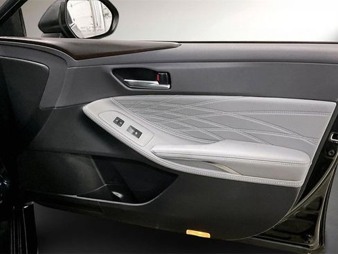 Used 2020 Toyota Avalon Limited image 27