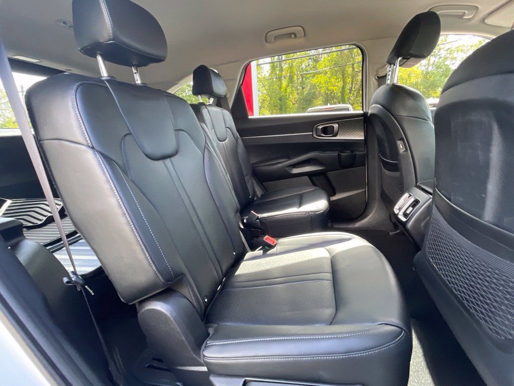 Used 2023 Kia Sorento EX AWD/4WD image 23