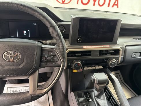 Used 2025 Toyota Tacoma SR5 AWD/4WD image 25