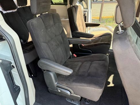 Used 2018 Dodge Grand Caravan SE image 10