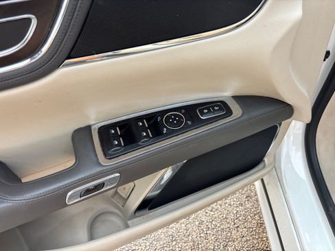 Used 2017 Lincoln Continental Premiere FWD image 13