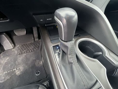 Used 2022 Toyota Camry XLE image 15