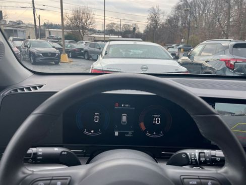 Used 2025 Hyundai Kona SEL image 28