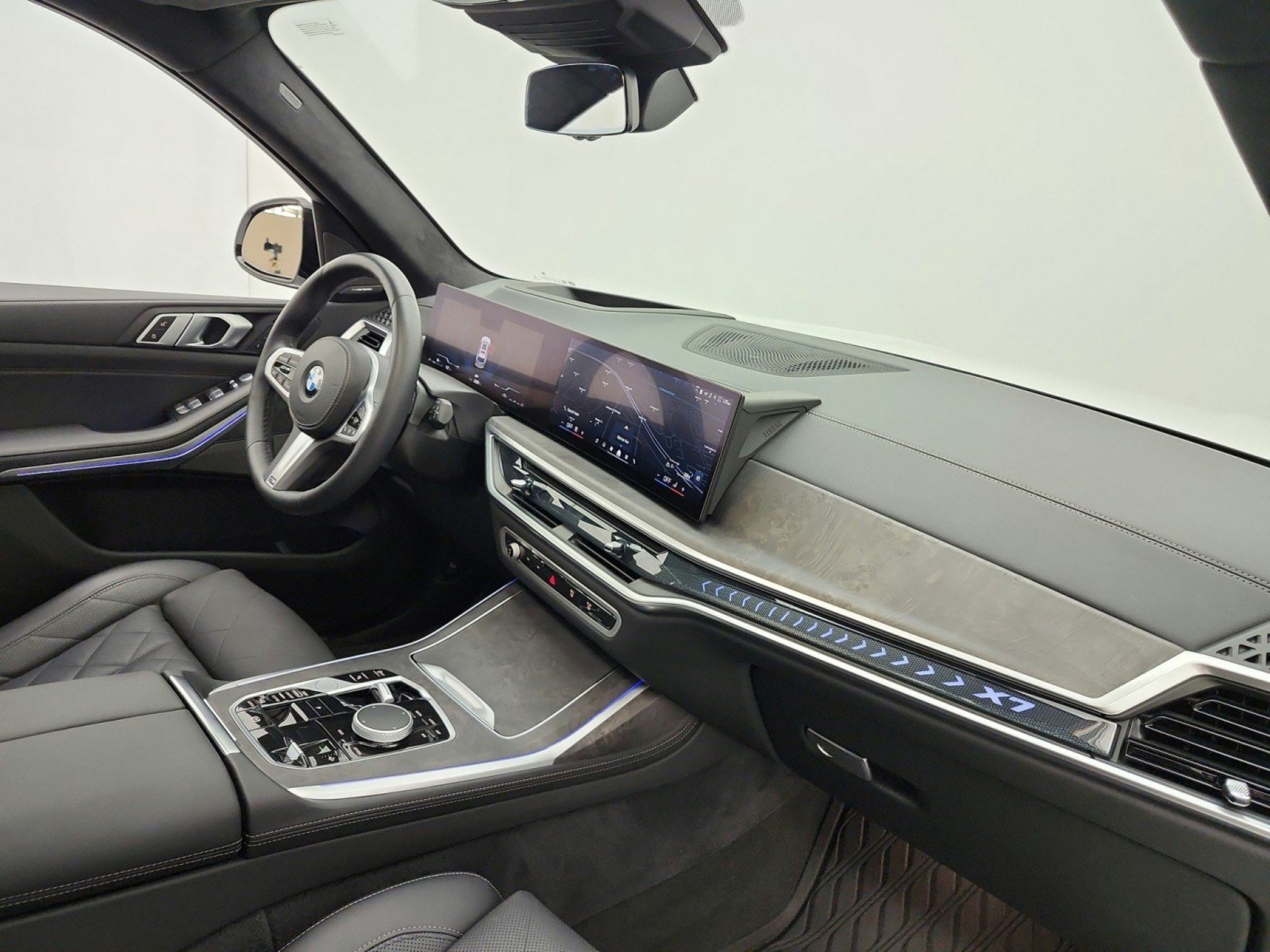 Used 2025 BMW X7 xDrive40i w/ M Sport Package AWD/4WD image 19
