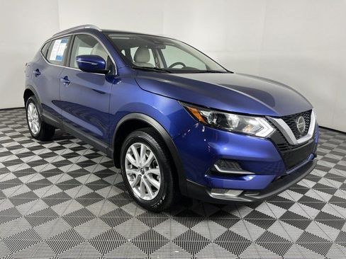 Used 2022 Nissan Rogue Sport SV FWD image 2