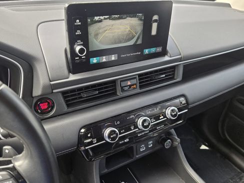 Certified 2025 Honda Pilot Touring image 21