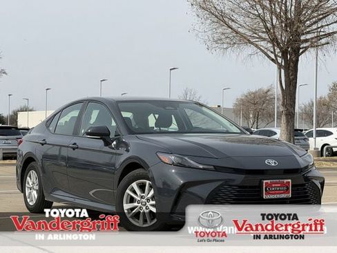 Certified 2025 Toyota Camry LE image 1
