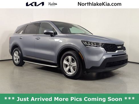 Used 2023 Kia Sorento LX image 1