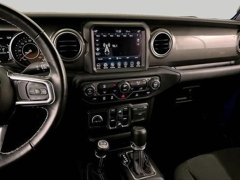 Used 2021 Jeep Gladiator Overland AWD/4WD image 6