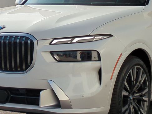 Used 2024 BMW X7 xDrive40i image 6