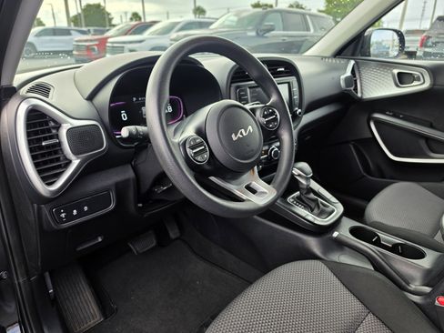 Used 2024 Kia Soul LX w/ Option Group 015 FWD image 13