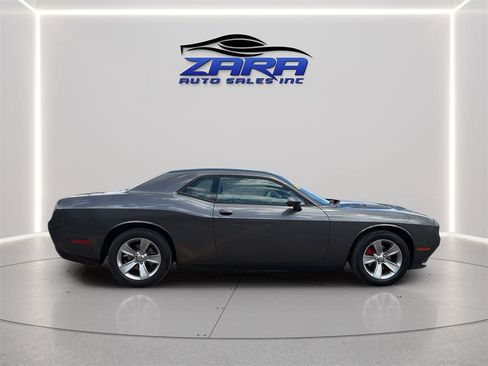 Used 2015 Dodge Challenger SXT RWD image 9