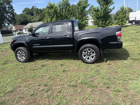 Used 2017 Toyota Tacoma Limited w/ Tow Package AWD/4WD image 8