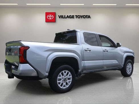 Certified 2025 Toyota Tacoma SR5 AWD/4WD image 5