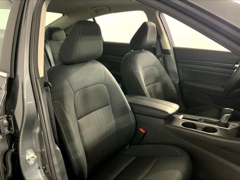 Used 2025 Nissan Altima 2.5 SV image 7