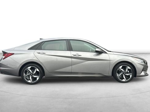 Certified 2023 Hyundai Elantra SEL w/ Convenience Package image 9