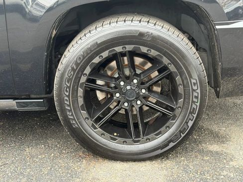 Used 2010 Cadillac Escalade ESV Premium image 23