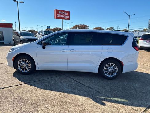 New 2026 Chrysler Pacifica Limited w/ Uconnect Theater Family Group image 2