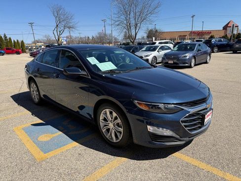 Used 2020 Chevrolet Malibu LT image 3