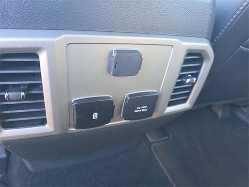 Used 2022 Ford F250 Lariat w/ Chrome Package image 12