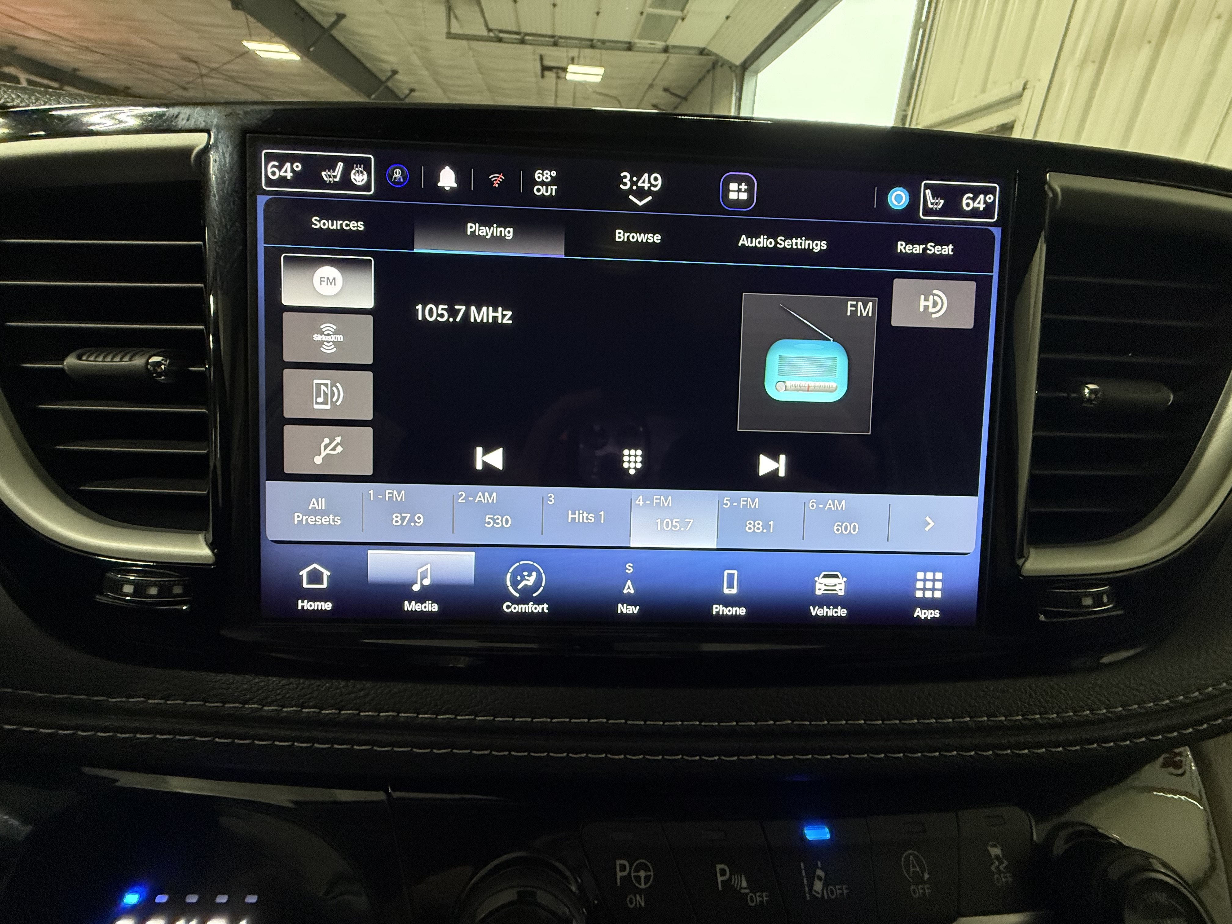 Used 2024 Chrysler Pacifica Touring-L w/ Uconnect Theater Family Group AWD/4WD image 26