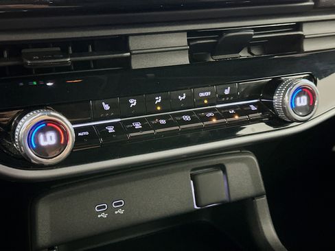 Used 2025 Honda Prologue EX image 24