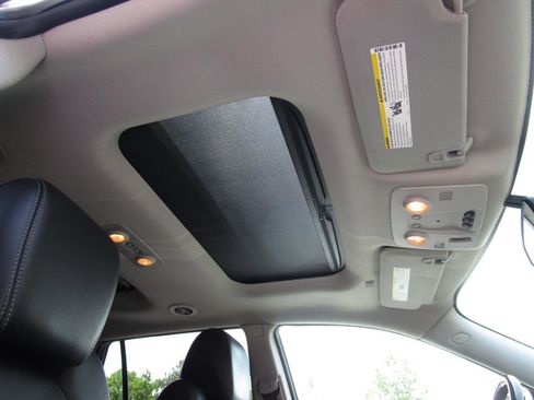 Used 2014 Buick Enclave Premium FWD image 32