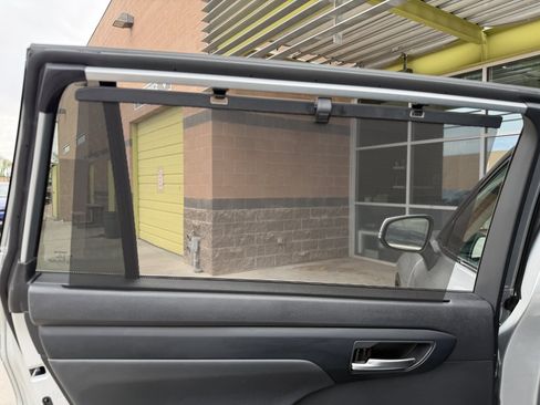 Used 2021 Toyota Highlander XLE AWD/4WD image 31