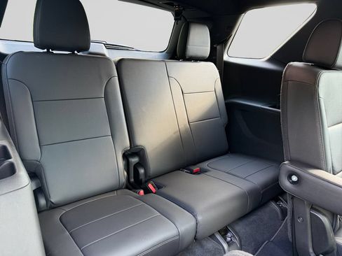 Used 2023 Chevrolet Traverse LT w/ LT Premium Package AWD/4WD image 19