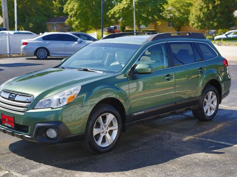 Used 2013 Subaru Outback 2.5i Premium AWD/4WD image 3
