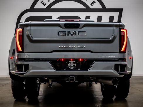 Used 2024 GMC Sierra 3500 Denali Ultimate AWD/4WD image 11