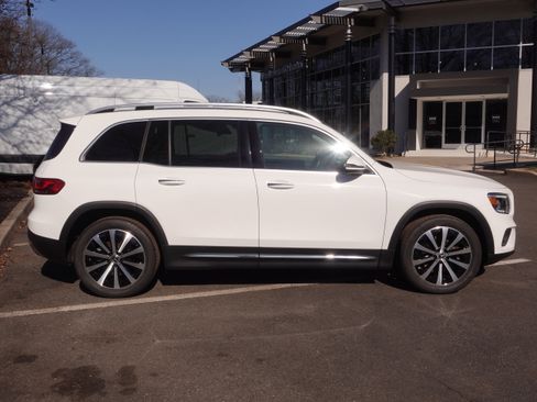 Certified 2022 Mercedes-Benz GLB 250 GLB 250 4MATIC SUV image 3