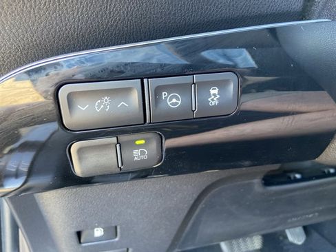 Used 2018 Toyota Prius Four image 42