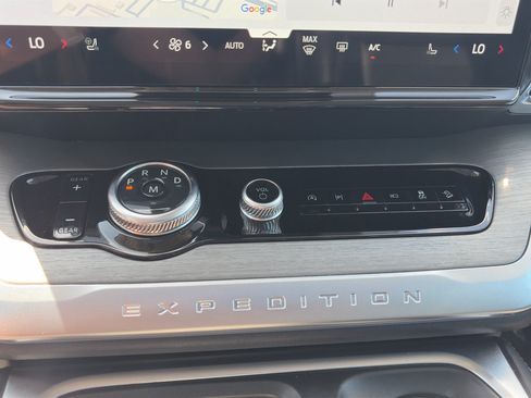 Used 2025 Ford Expedition Max Platinum AWD/4WD image 24