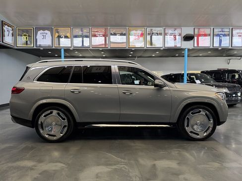 Used 2026 Mercedes-Benz Maybach GLS 600 4MATIC image 5