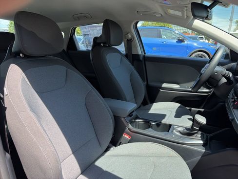 Used 2025 Kia K4 FWD image 11