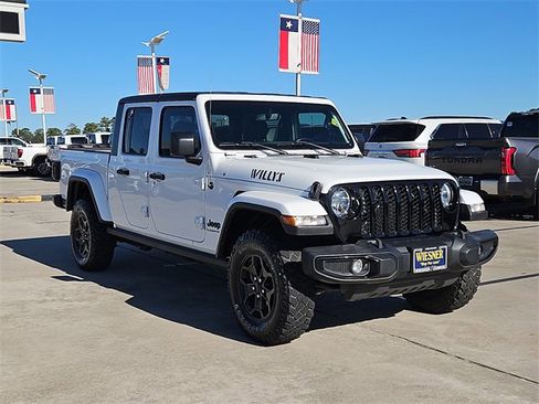 Used 2022 Jeep Gladiator Willys image 3