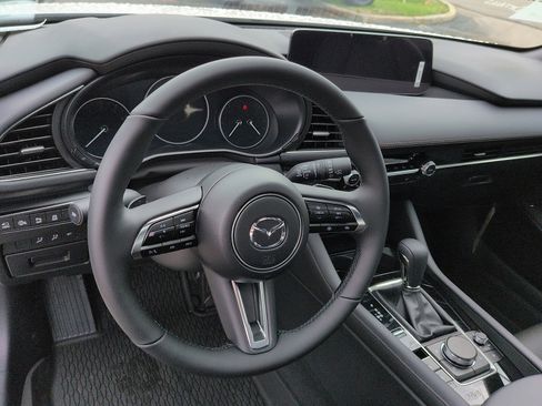 New 2026 MAZDA MAZDA3 Hatchback w/Premium Plus Pkg image 9