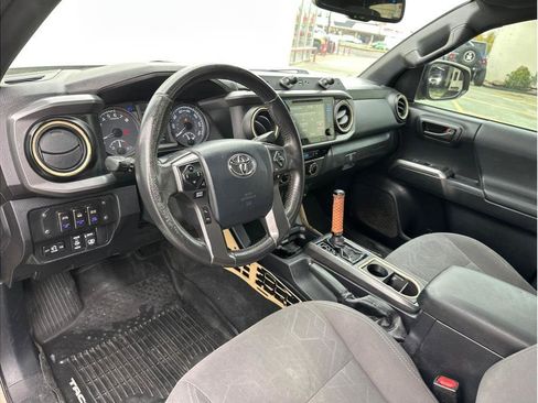 Used 2017 Toyota Tacoma TRD Off-Road image 28