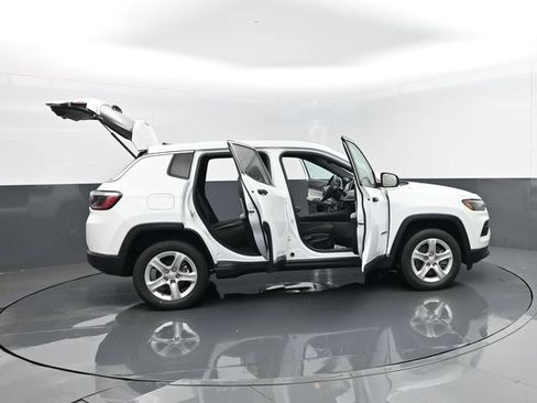 Used 2023 Jeep Compass Sport AWD/4WD image 27