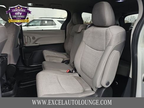 Used 2022 Toyota Sienna LE image 9