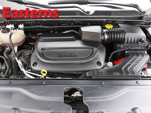Used 2023 Chrysler Voyager LX FWD image 7